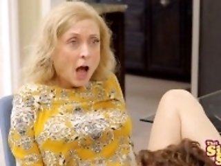 "That 70s Ho - Cumming On Mrs. Kitty's Cookies S3:E1"